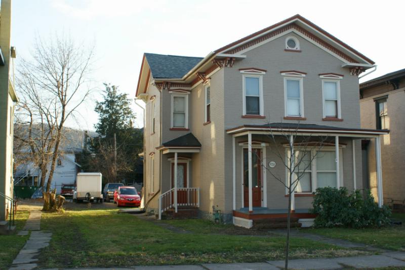 935 Vine Avenue